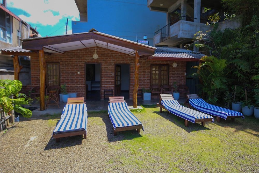 Ella Rawana Den Hotel 1
