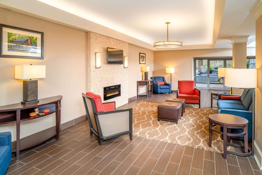 Comfort Inn & Suites Grundy 1