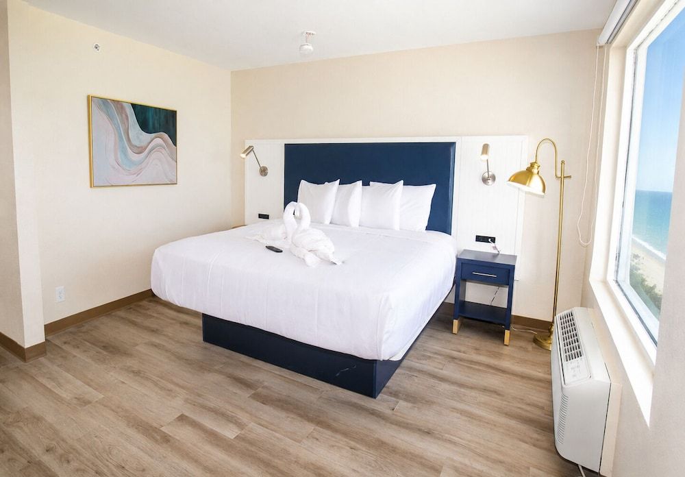 Palm & Tide Beachfront Hotel 1