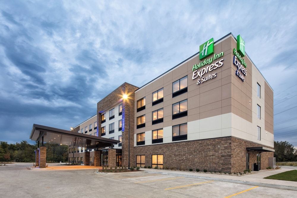 Holiday Inn Express & Suites EAST PEORIA - RIVERFRONT by IHG 1