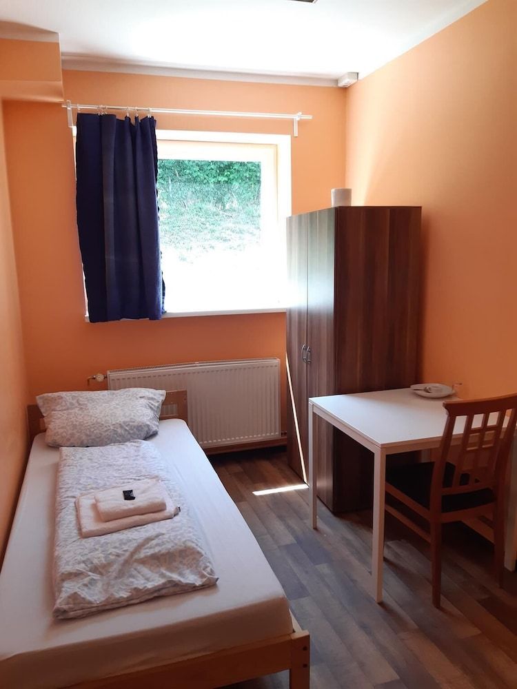 2-Rent Group Hostel Rooms&Apartments TUB19A 2