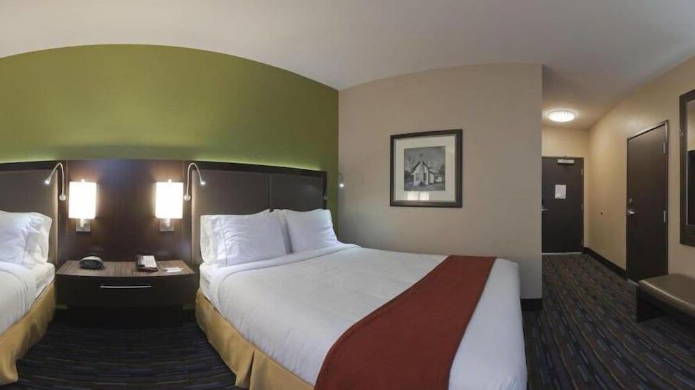 Holiday Inn Express & Suites FULTON by IHG 2