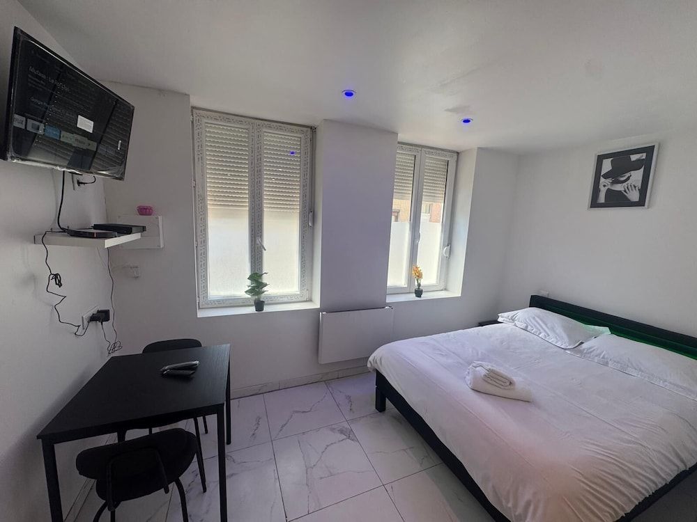 Calais Room 1