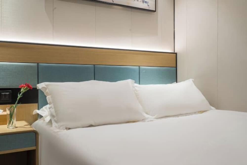Yiheju Hotel (Shanghai West Railway Station Caoyang Road Branch) 2