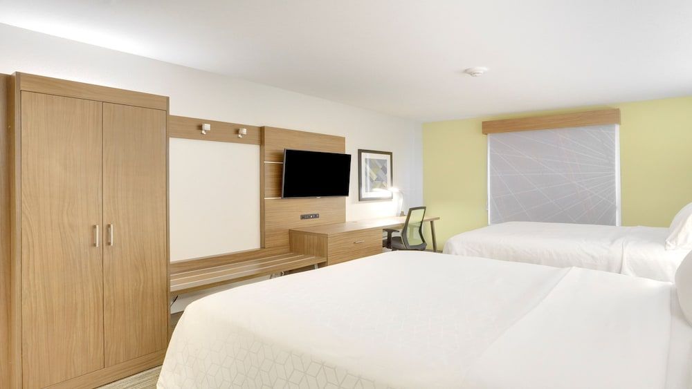 Holiday Inn Express & Suites PORTLAND by IHG 2