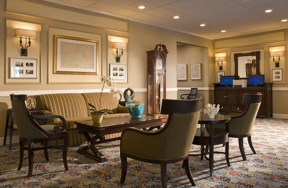 Newport Beach Hotel & Suites 2