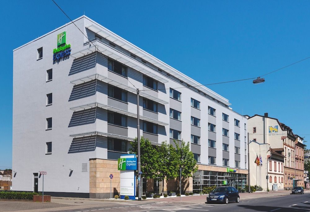 Holiday Inn Express FRANKFURT - MESSE by IHG 1