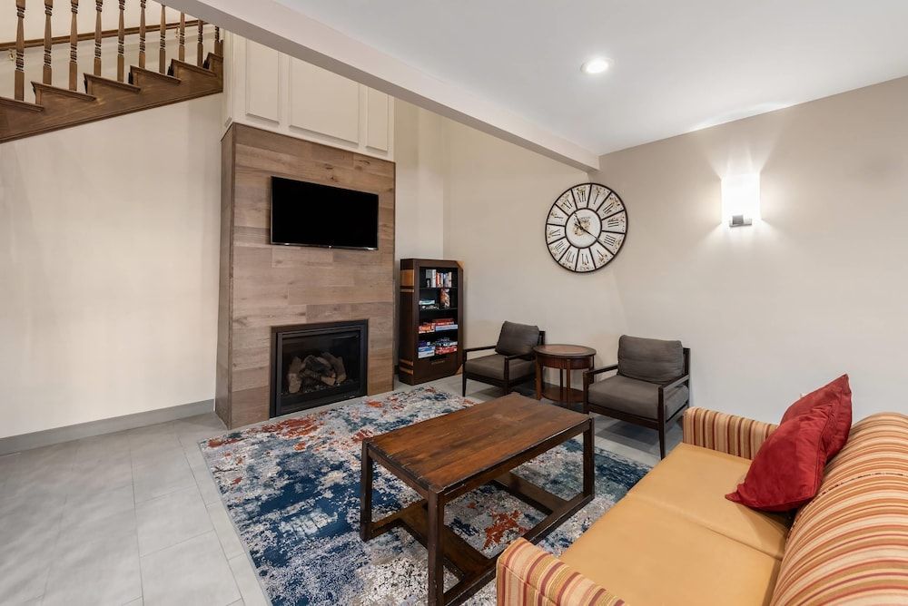 Country Inn & Suites by Radisson, Findlay, OH 2