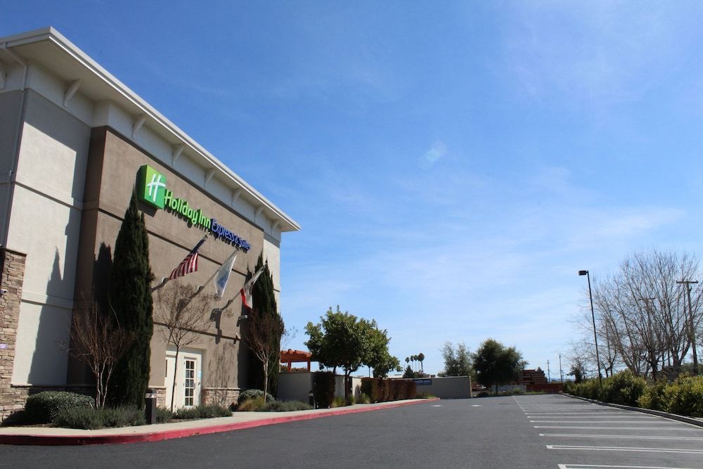 Holiday Inn Express & Suites NAPA VALLEY-AMERICAN CANYON by IHG 1