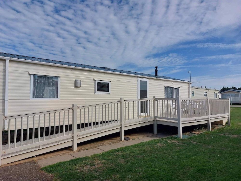 2 Bedroom Caravan in Hunstanton Dogs go Free 1
