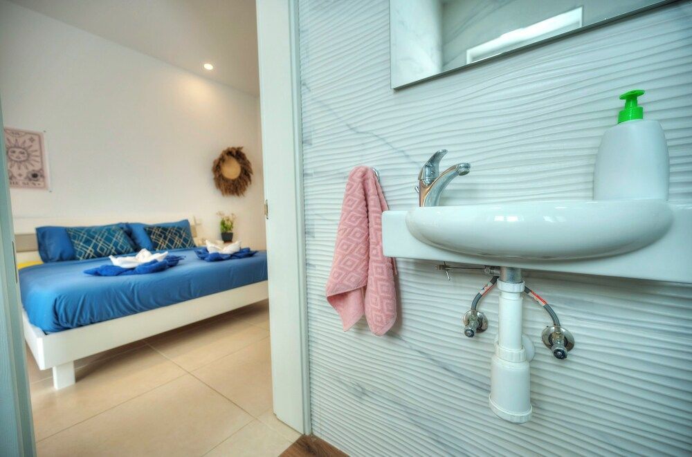 Seafront Sea View Maisonette with Yards 2