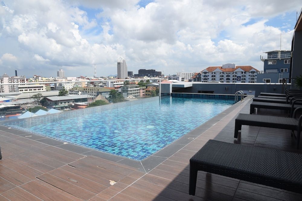 The Base Inn Pattaya 1