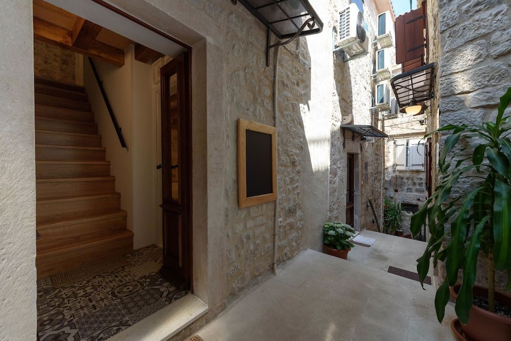 Apartments & Rooms Tiramola - Old Town 1