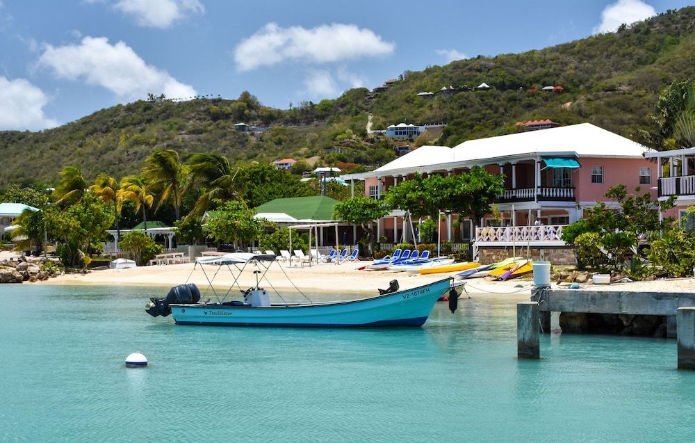 Catamaran Hotel Marina 1