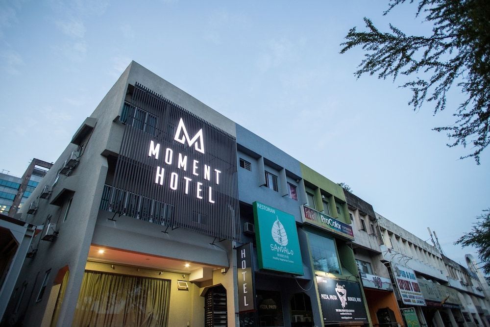 Moment Hotel 1