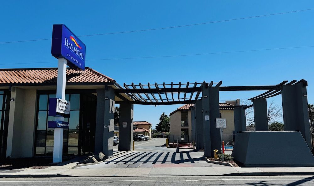 Baymont by Wyndham Bakersfield 1