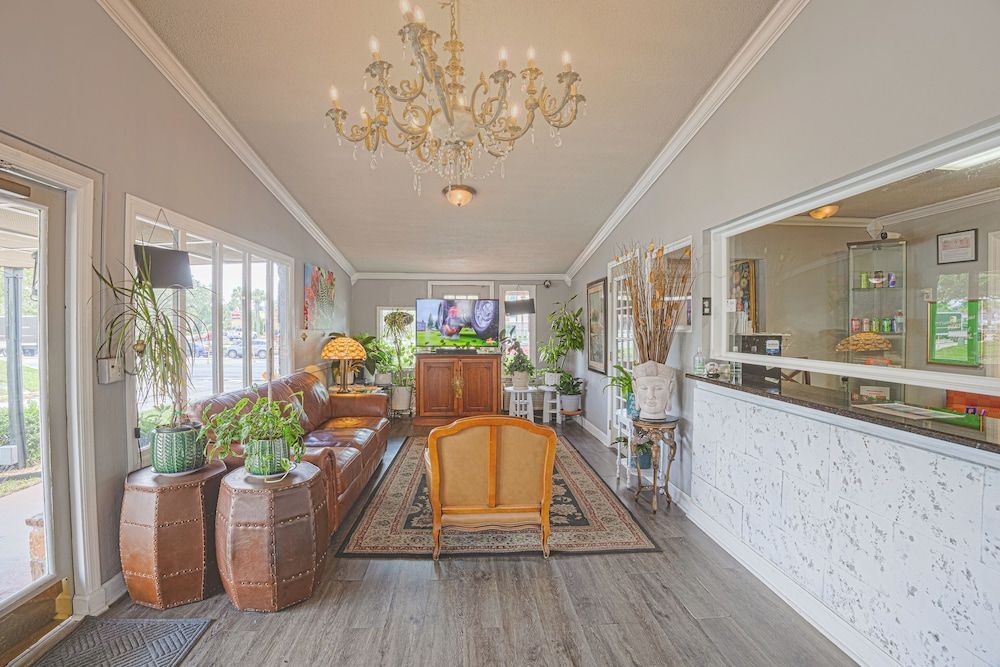 Liberty Inn and Suites Orlando - Kissimmee near Disney World 2