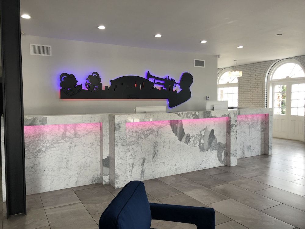 Midtown Hotel - Downtown New Orleans 1