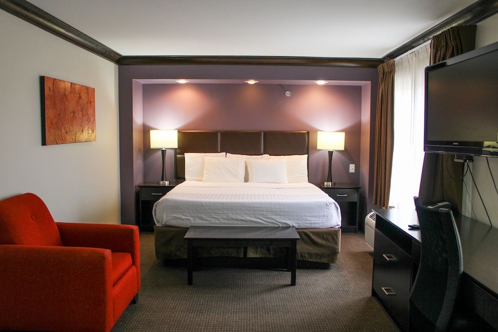 Parkwood Inn & Suites 1