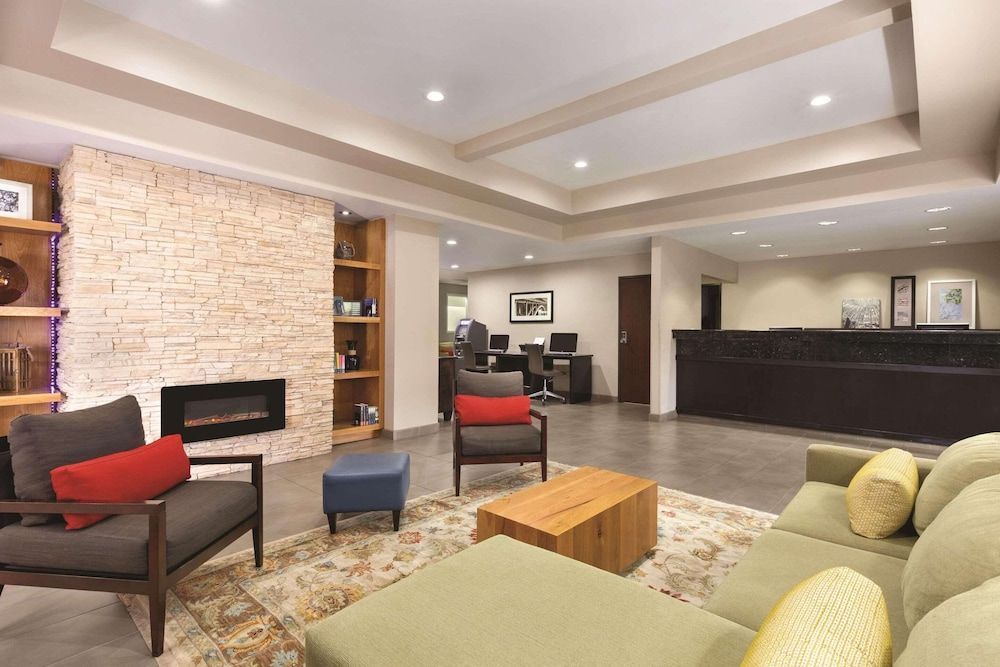 Country Inn & Suites by Radisson, Fresno North, CA 2
