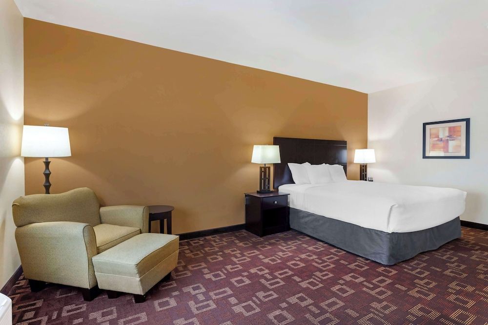Best Western Plus Goliad Inn & Suites 1