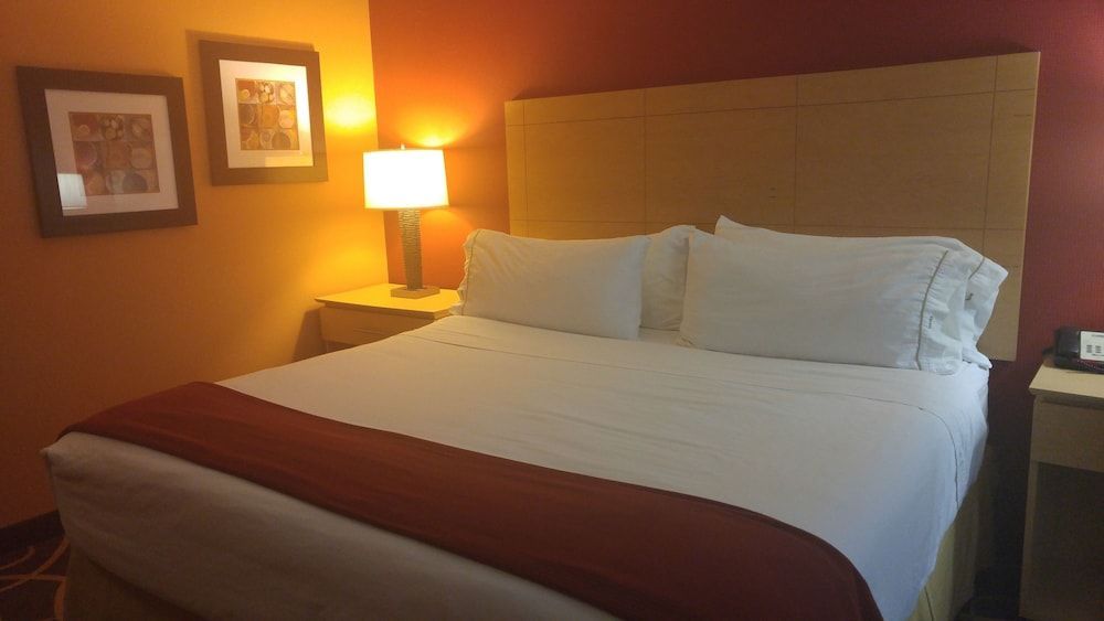 Holiday Inn Express CORTLAND by IHG 2