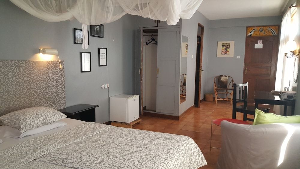 Q2 Bar & Guesthouse 1
