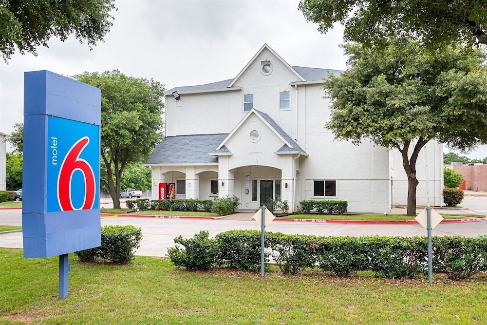 Motel 6 Grand Prairie, TX - Near Six Flags Drive 1