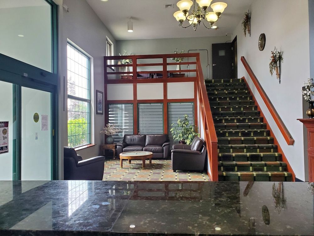River Hill Inn & Suites 2