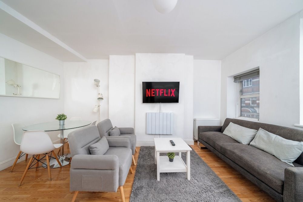 Spacious Studio Apartment Soho Square 1