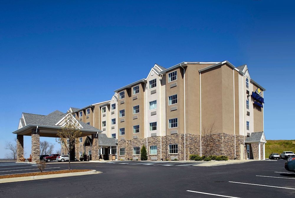 Microtel Inn & Suites by Wyndham St Clairsville - Wheeling 1