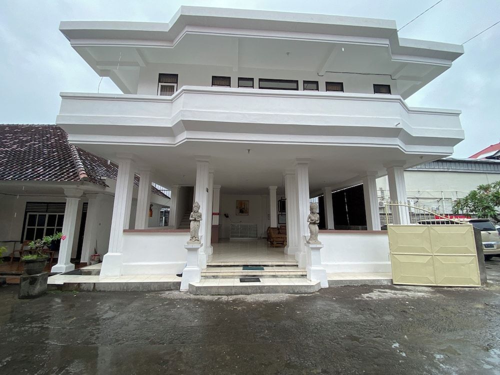 Hotel O Puri Queen Dua 1