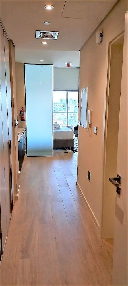 Park View Gorgeous Studio With Balcony 2