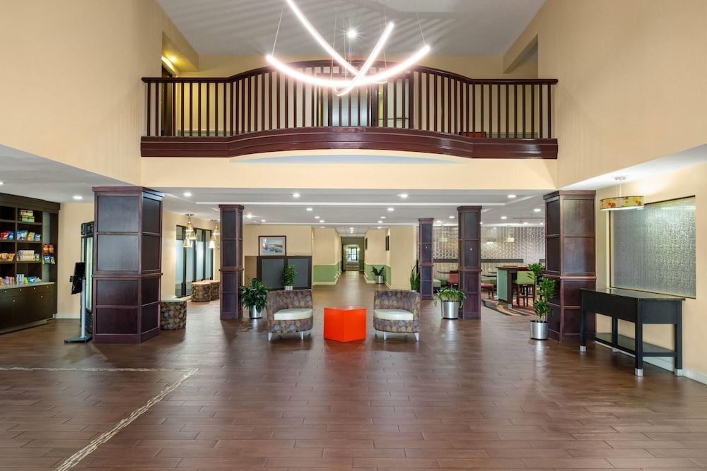 La Quinta by Wyndham Florence 2