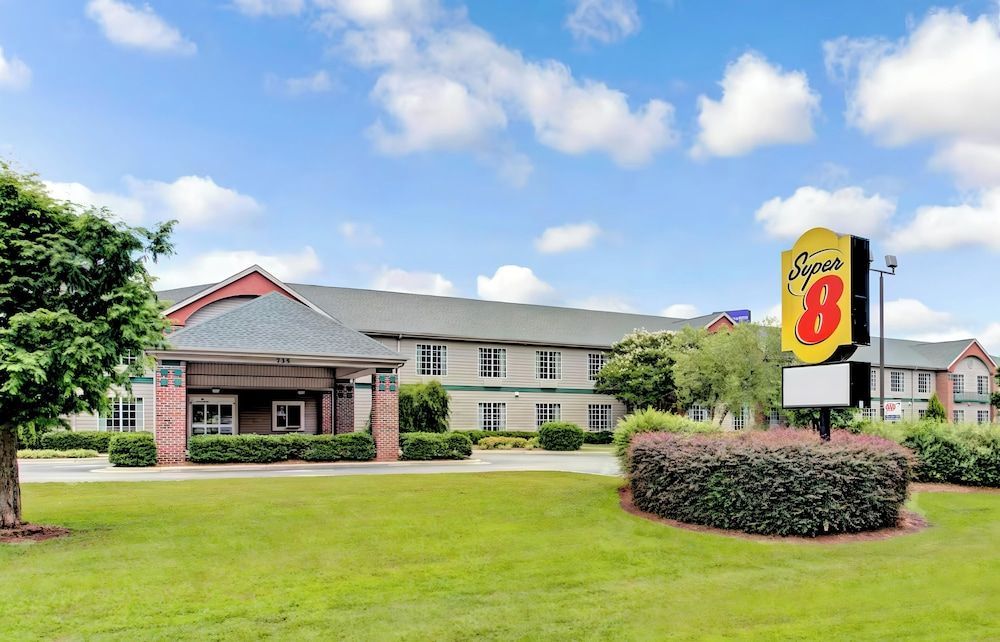 Super 8 by Wyndham Smithfield-Selma 1