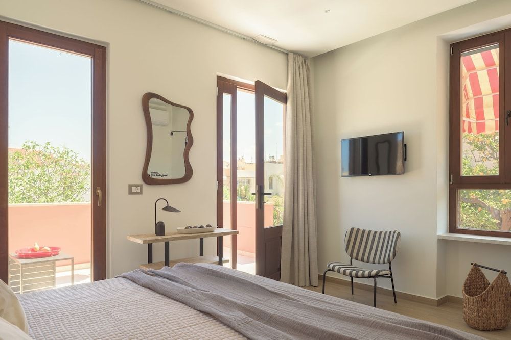 Spartacus Garden Boutique Suites 1