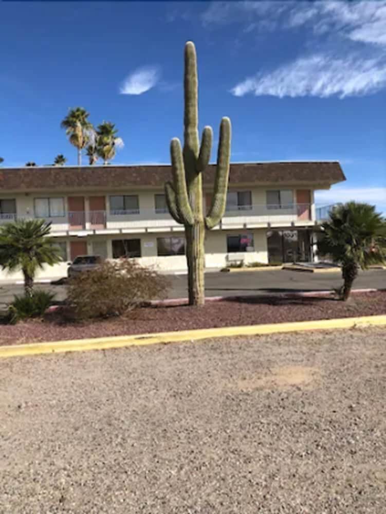 Super Inn Tucson 1