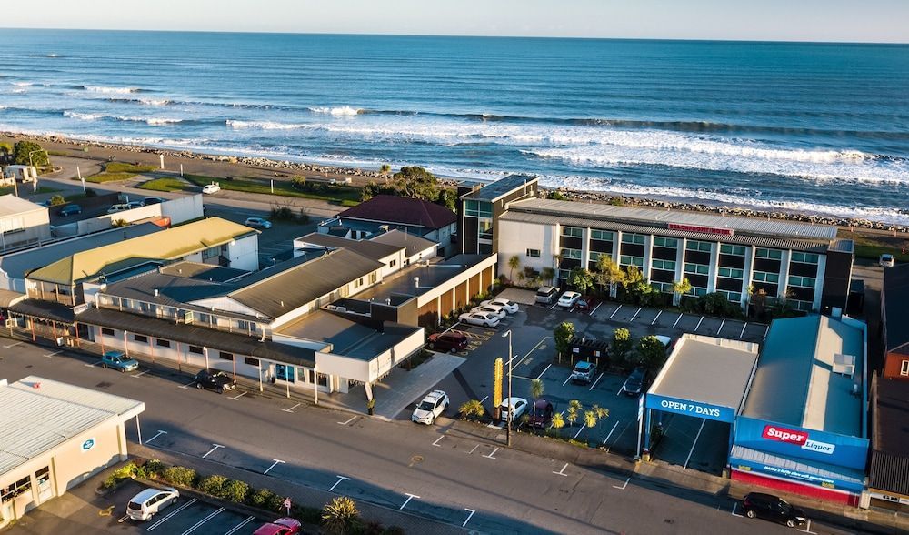 Beachfront Hotel Hokitika 1