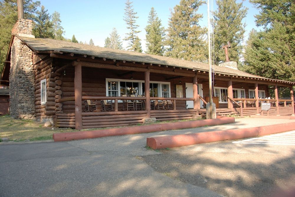 Roosevelt Lodge & Cabins - Inside the Park 1