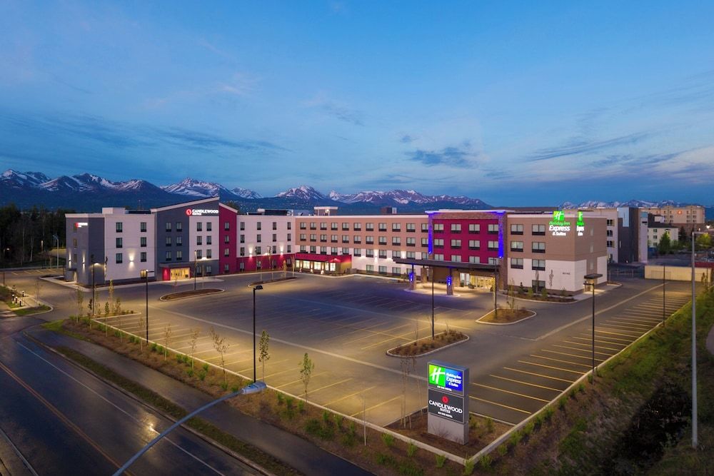 Holiday Inn Express & Suites Anchorage - Midtown 1