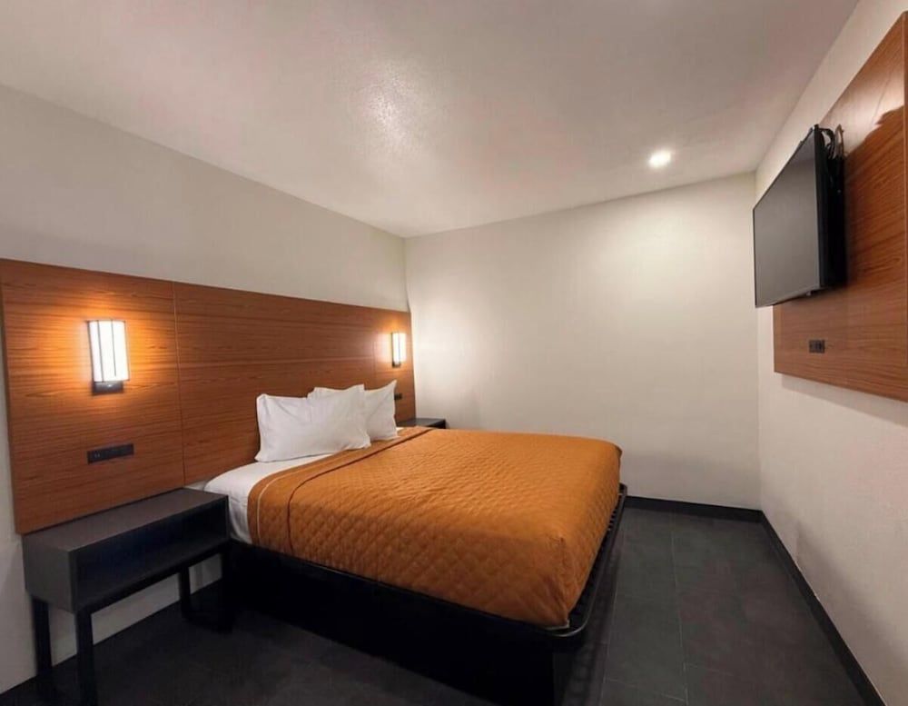 SOFI MOTEL 1