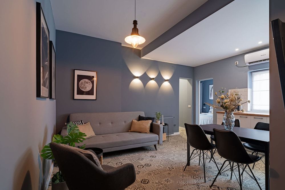 Chic Black White 2BR Retreat on Dambovitei 2