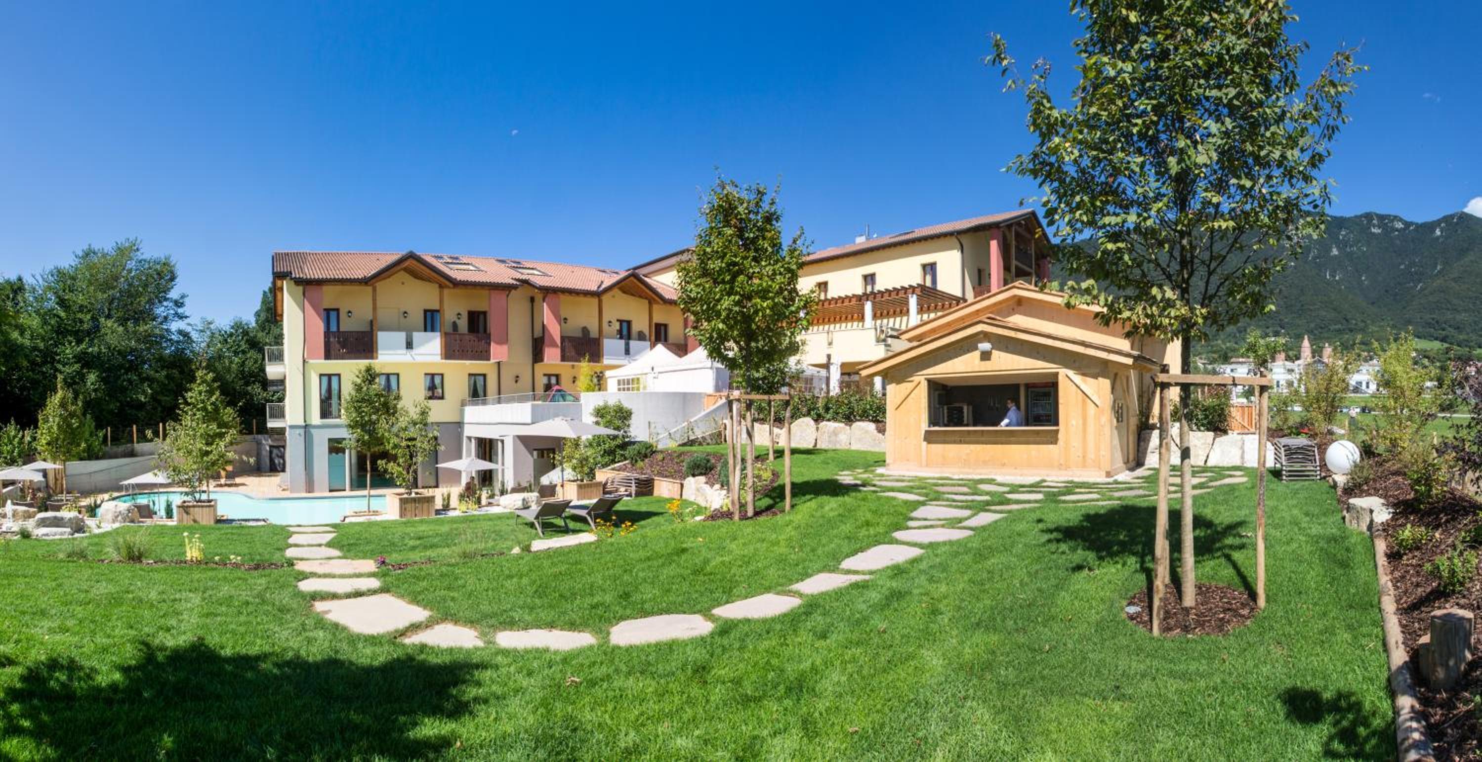 Garden Relais 1