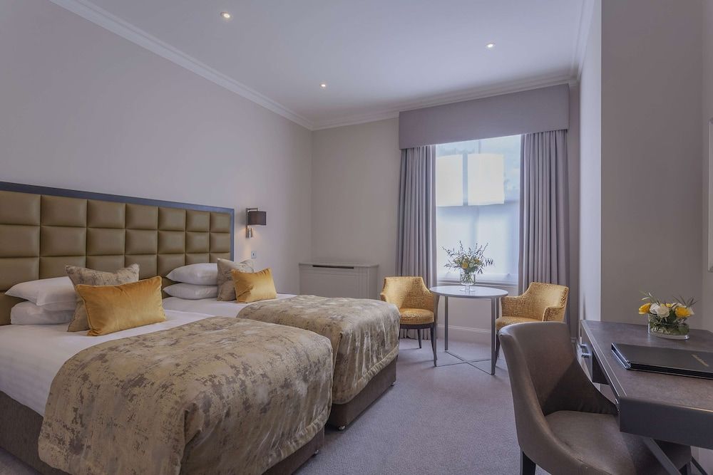 Oatlands Park Hotel 1