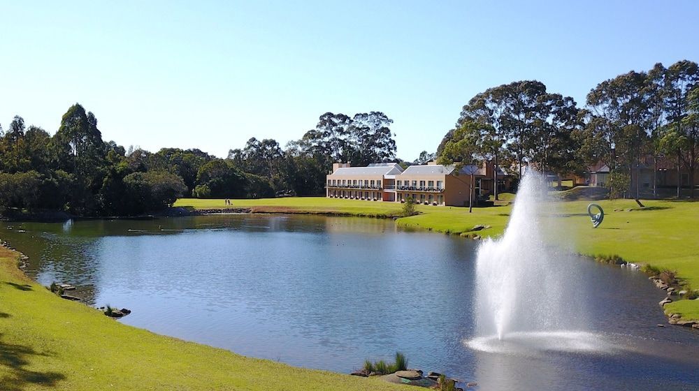 Lakeside Hotel and Conference Centre 1