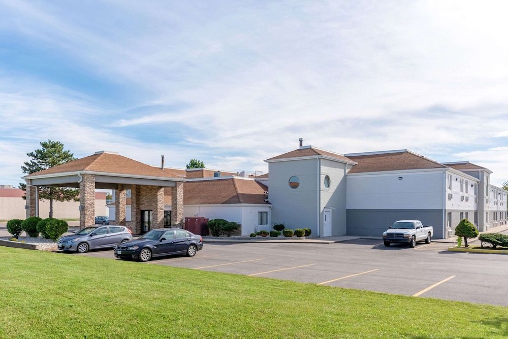 Quality Inn Fairborn near Wright Patterson AFB 1