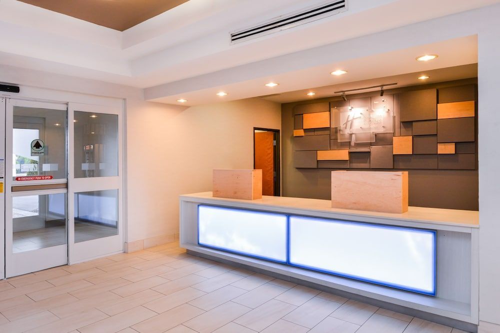 Holiday Inn Express & Suites PARKERSBURG - MINERAL WELLS by IHG 2