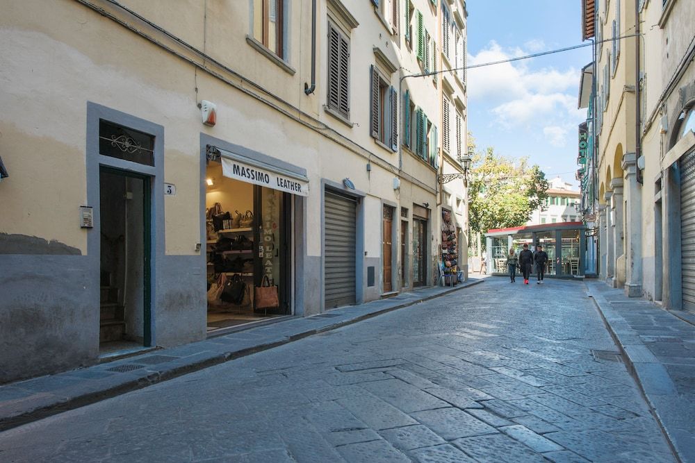 GuestHost - San Lorenzo Charm - Florence Nook 1
