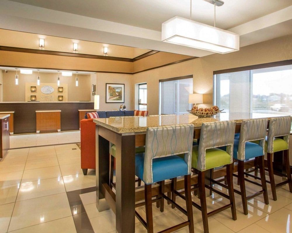 Comfort Suites Columbus West - Hilliard 2