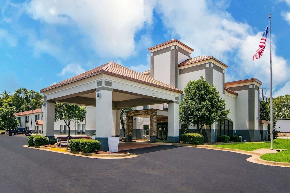 Clarion Pointe South Boston - Danville East 1